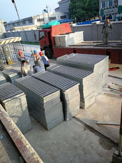 風電塔平臺鋼格板設(shè)計無錫昌鴻鋼格板8月大量出貨G325/20/50型號風電格柵